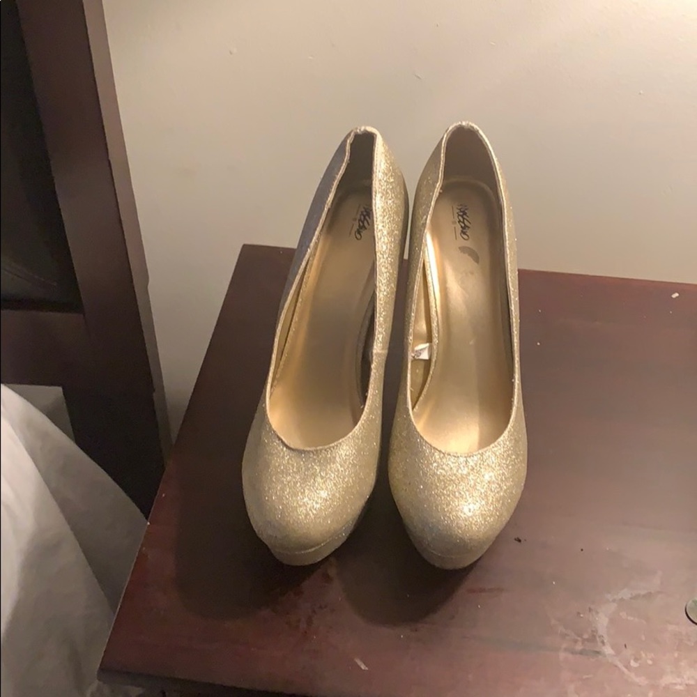 Heels - Picture 2 of 4
